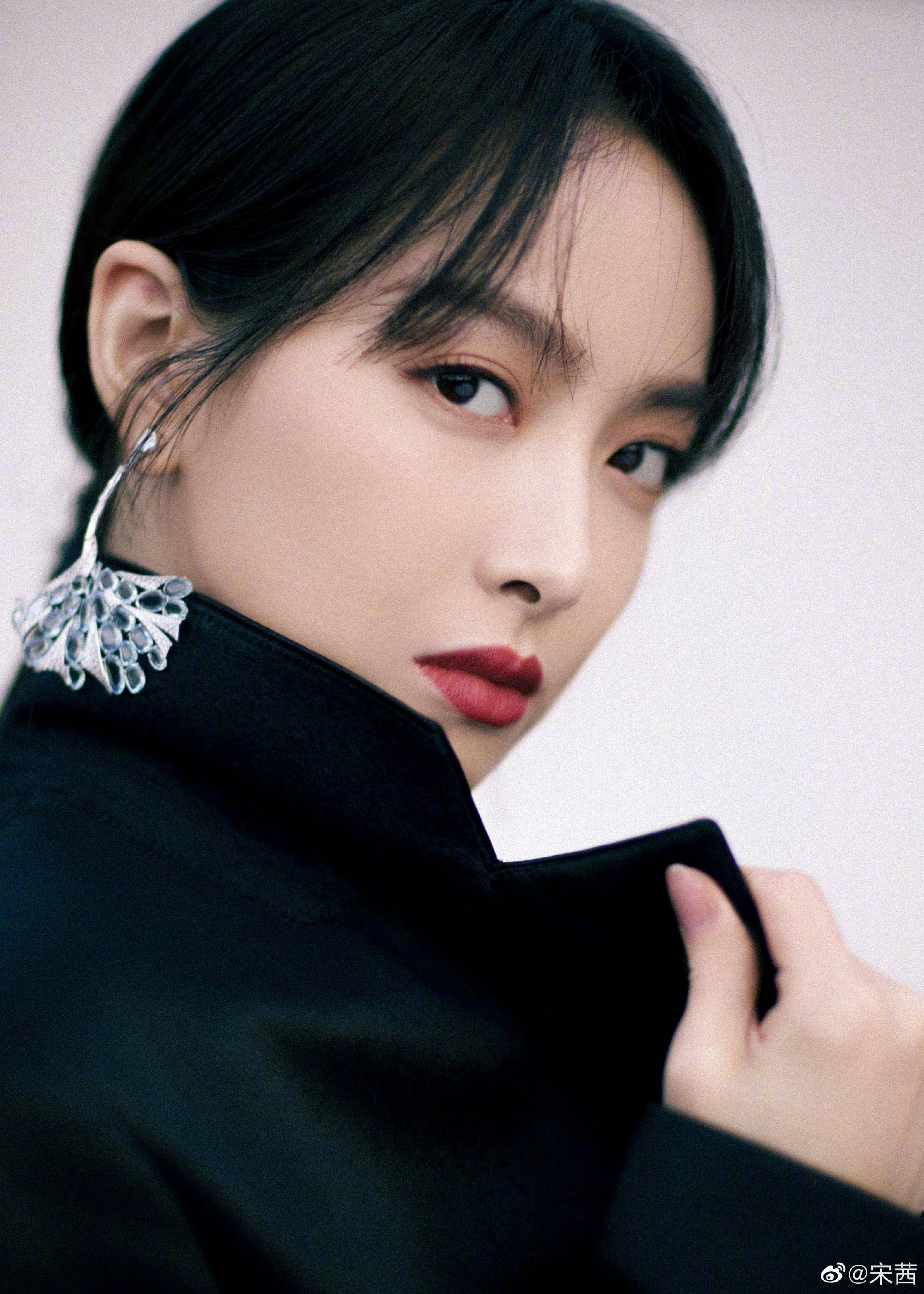 是我错了,原来不演"傻白甜"的时候她这么惊艳_宋茜_五官_长相