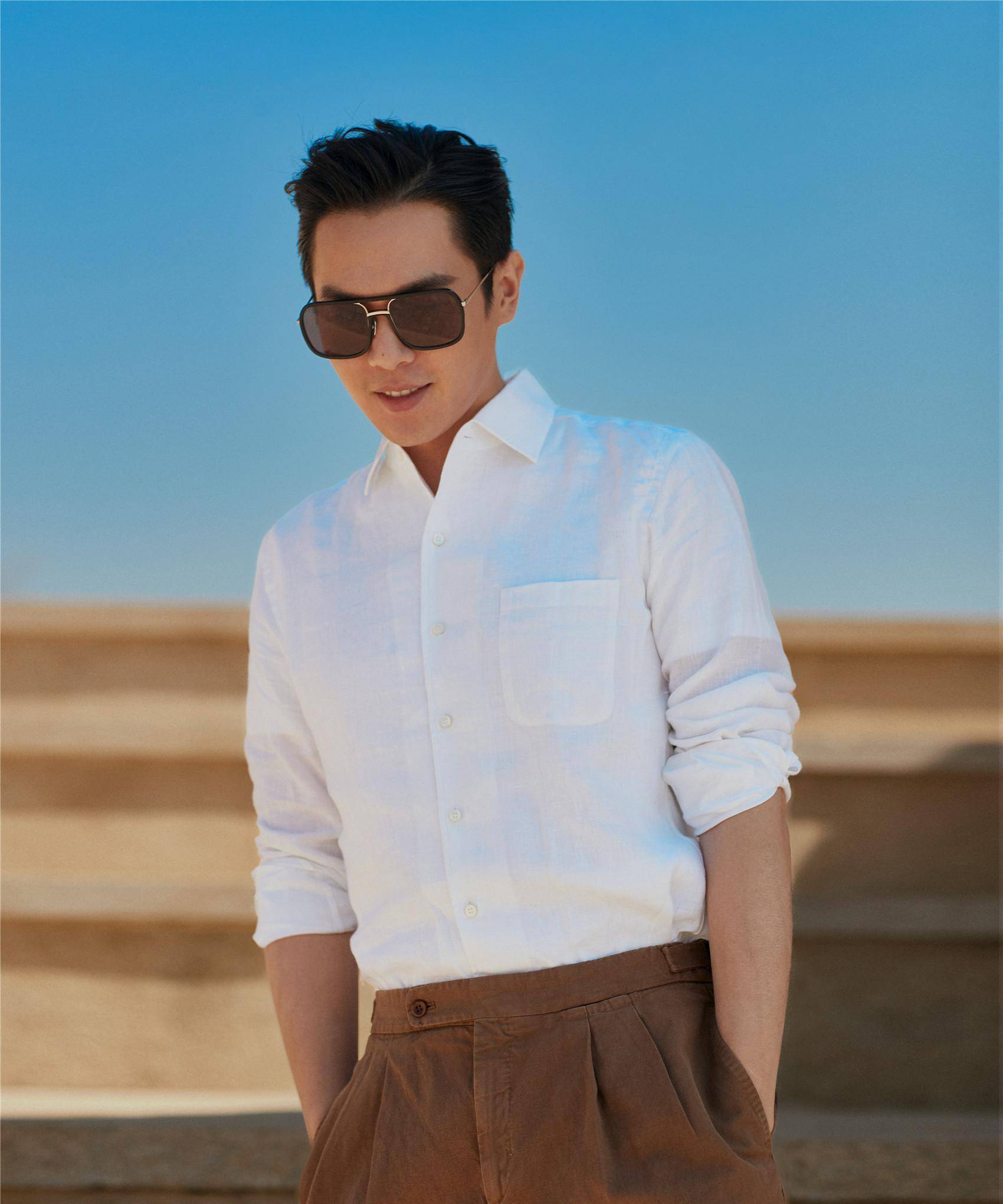 欣赏春日不一样的张若昀,白衬衫的少年,满屏的文艺范