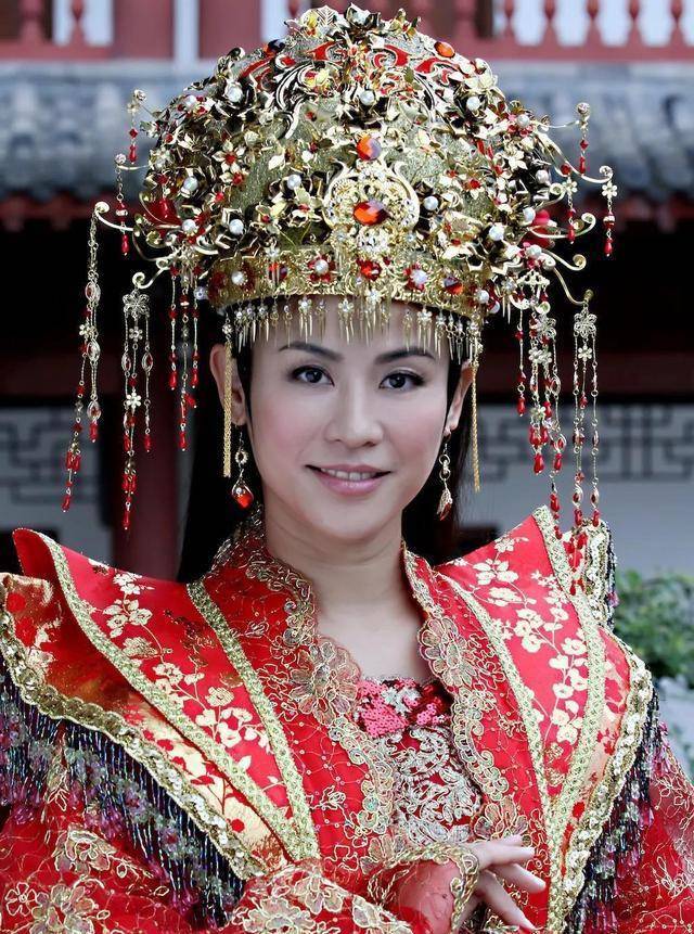 因为王宝川在挖野菜,她是书生,天生一张好脸_爱情_寻秦记_萱萱