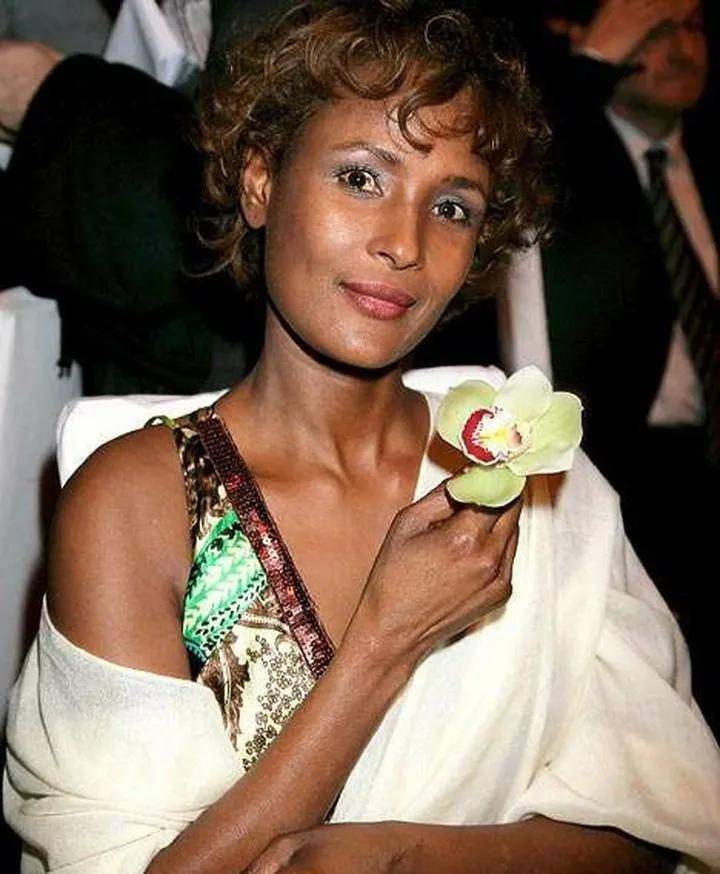 原创 世界名模华莉丝·迪里,五岁被割礼,她选择成为非洲女权斗士-大秦