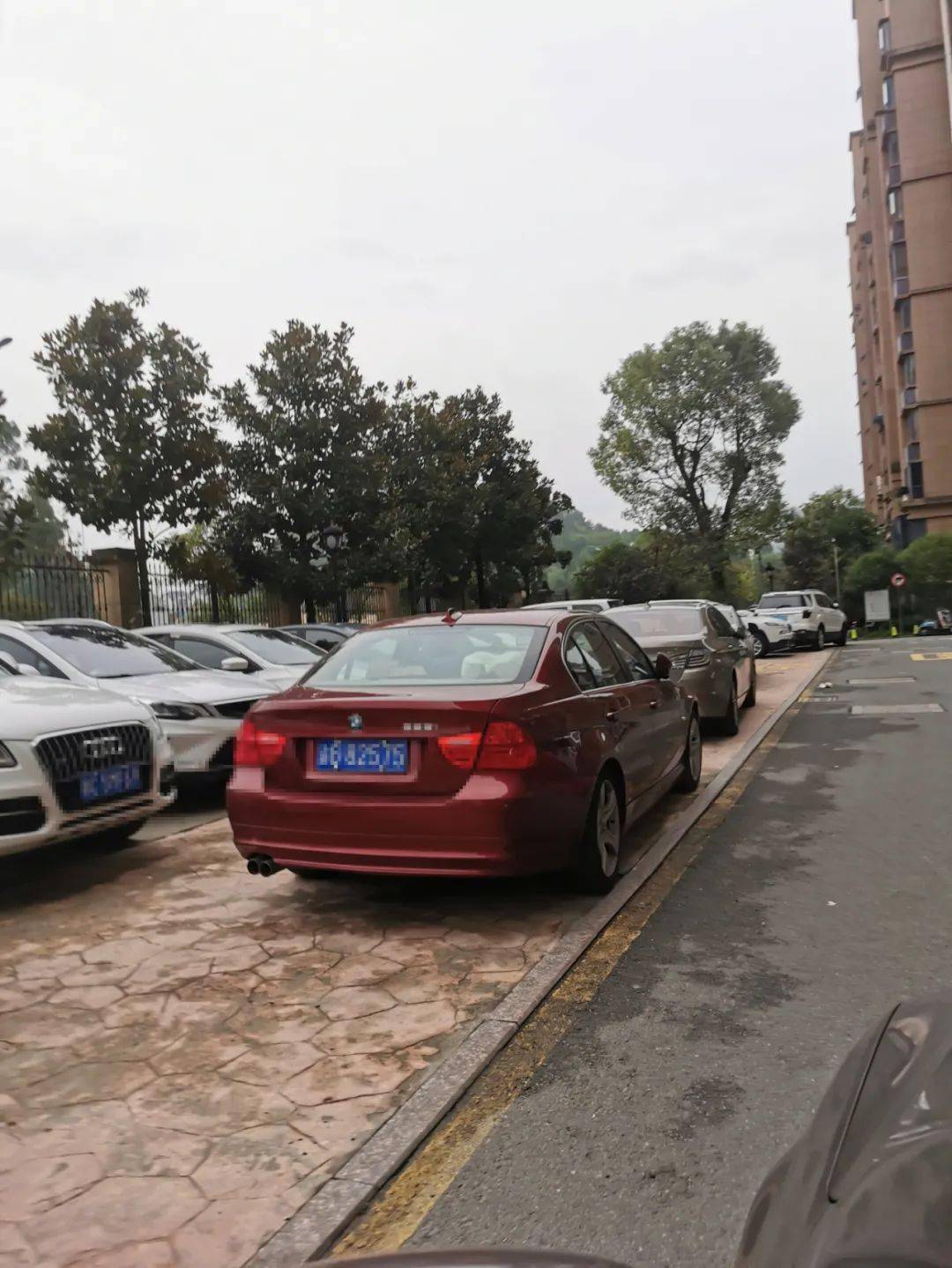小区文明停车从你我做起