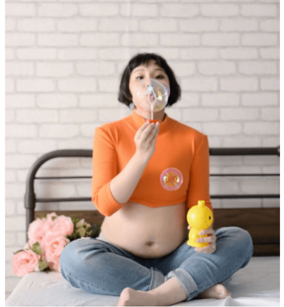 搞怪扮丑的谢依霖孕期美出新高度,背带裙搭短发似氧气少女_老公_生日