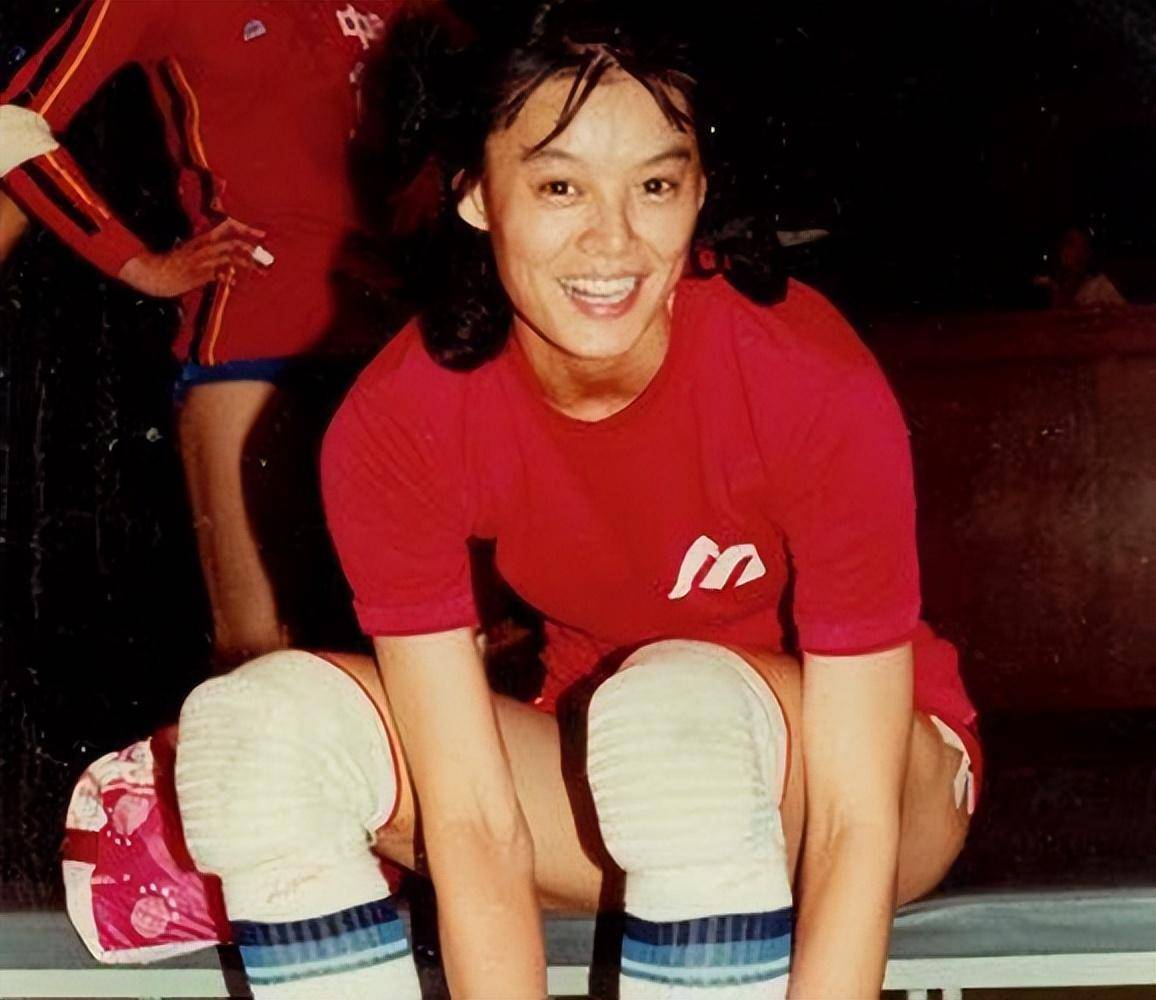 周晓兰侯晓非平时酷爱拳击,中外拳王表演赛在上海举行时,侯晓非还自告