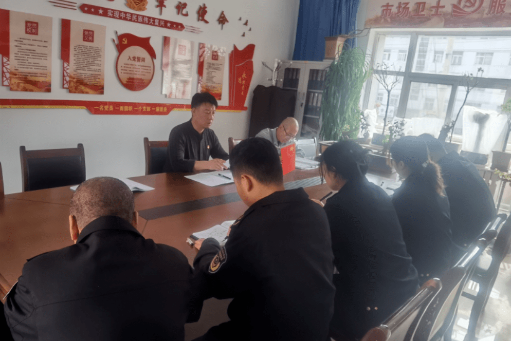 近日,华亭市东华镇市场监管所党支部书记以"踔厉奋发 勇毅前行,学习