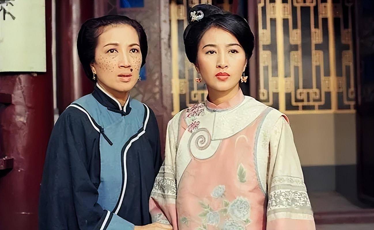 不过在民间传说中,方世玉却在擂台上将雷老虎打死,李小环也因此成为了