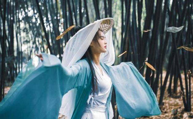 民间故事:书生遇到土匪打劫,红衣女子救了他,还让他以身相许_廖生_小