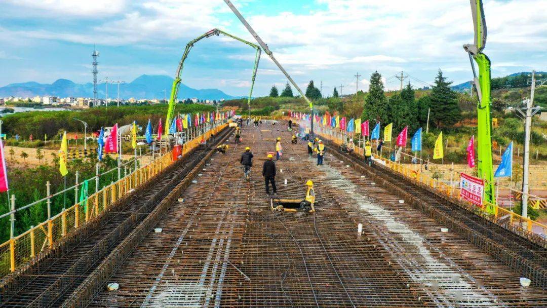 雲投鐵路投資參建的渝昆高鐵雲南段首座大橋連續梁完成施工_建設_昆明