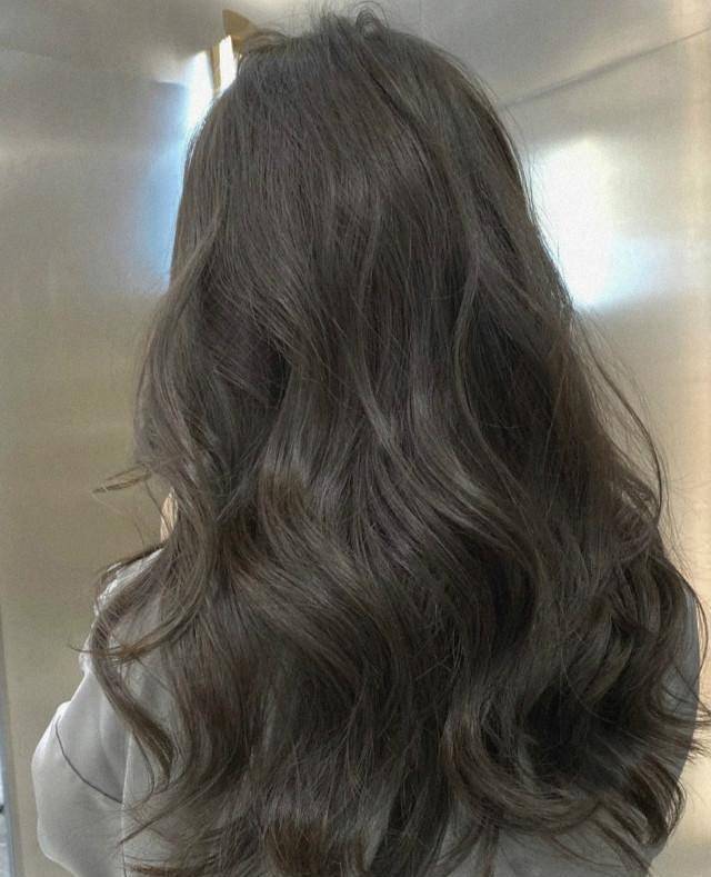 今年流行"梅花卷",气质又显嫩,长发短发都能烫_头发_发型_姐妹