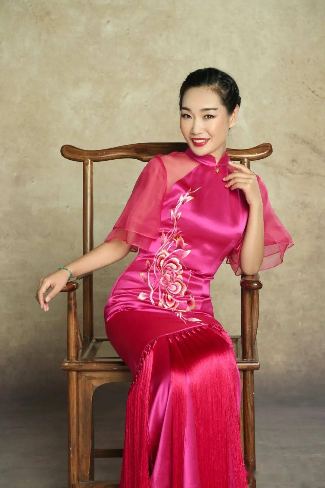 薛静个人简介哎哟人家妈妈咋舍得呀人家妈妈咋舍得呀她与我哥哥同床睡