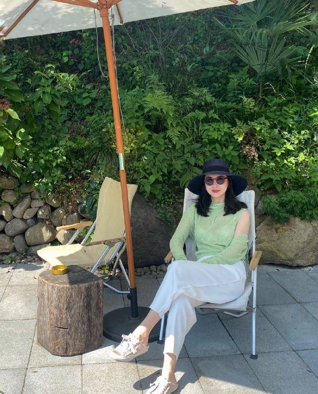 董花花国庆不忘晒照被夸身材好,正式宣布事业开启,网友很支持_蒋凡