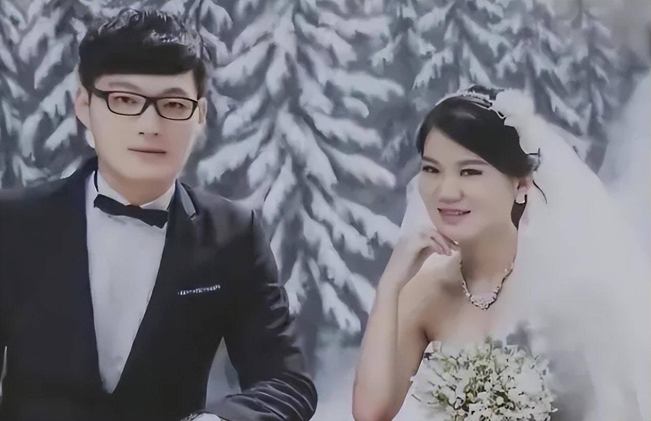 李笑和贾婷的婚纱照李笑29岁,贾婷26岁,两人在2016年结婚,夫妻恩爱