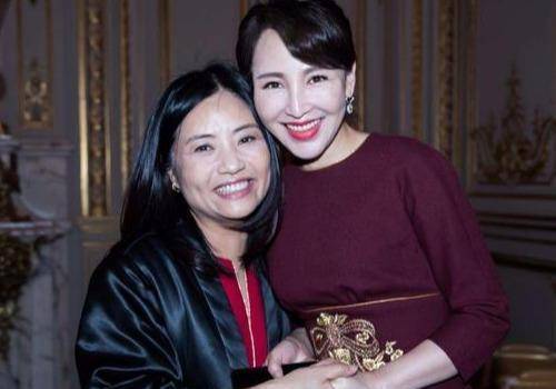 就喜欢上了这部电视剧,而演这部电视剧的女主角正是自己的妻子岳丽娜