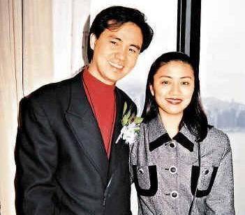 2010年,童安格与廖海莉再婚了.几年后,夫妻俩移居加拿大.