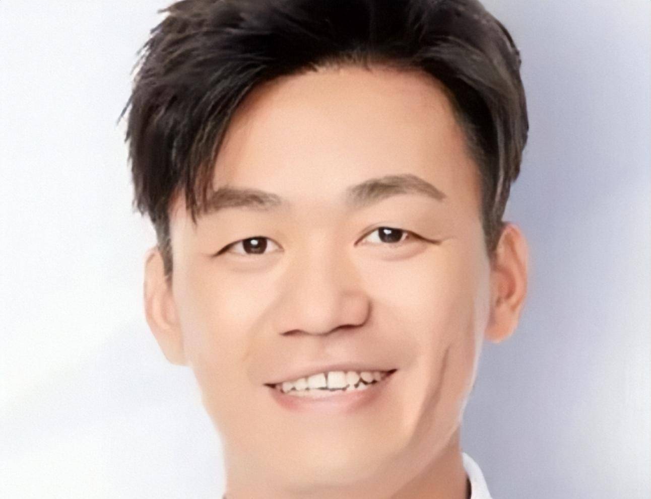 小林青霞为15岁大儿子庆生,发际线后移老态明显,谢振轩神似王宝强