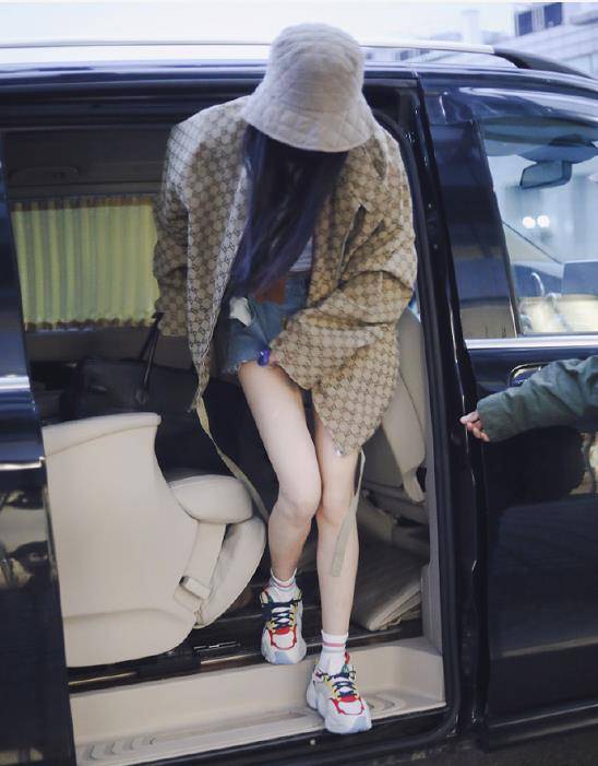 杨幂"超模腿"生图真绝了!