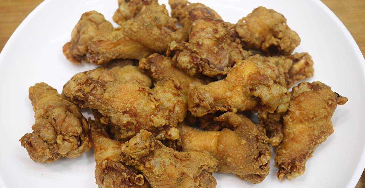 冬天怕吃路边摊,在家做老北京美式炸鸡,外皮酥脆,肉质鲜嫩多汁_鸡翅