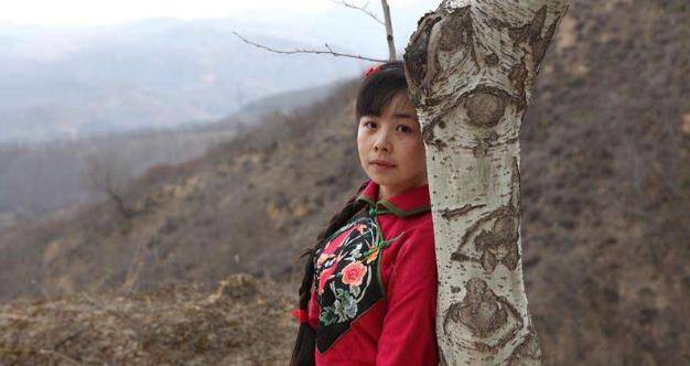 王二妮成家后退出娱乐圈,不忘自己的初心,与丈夫孩子回农村生活