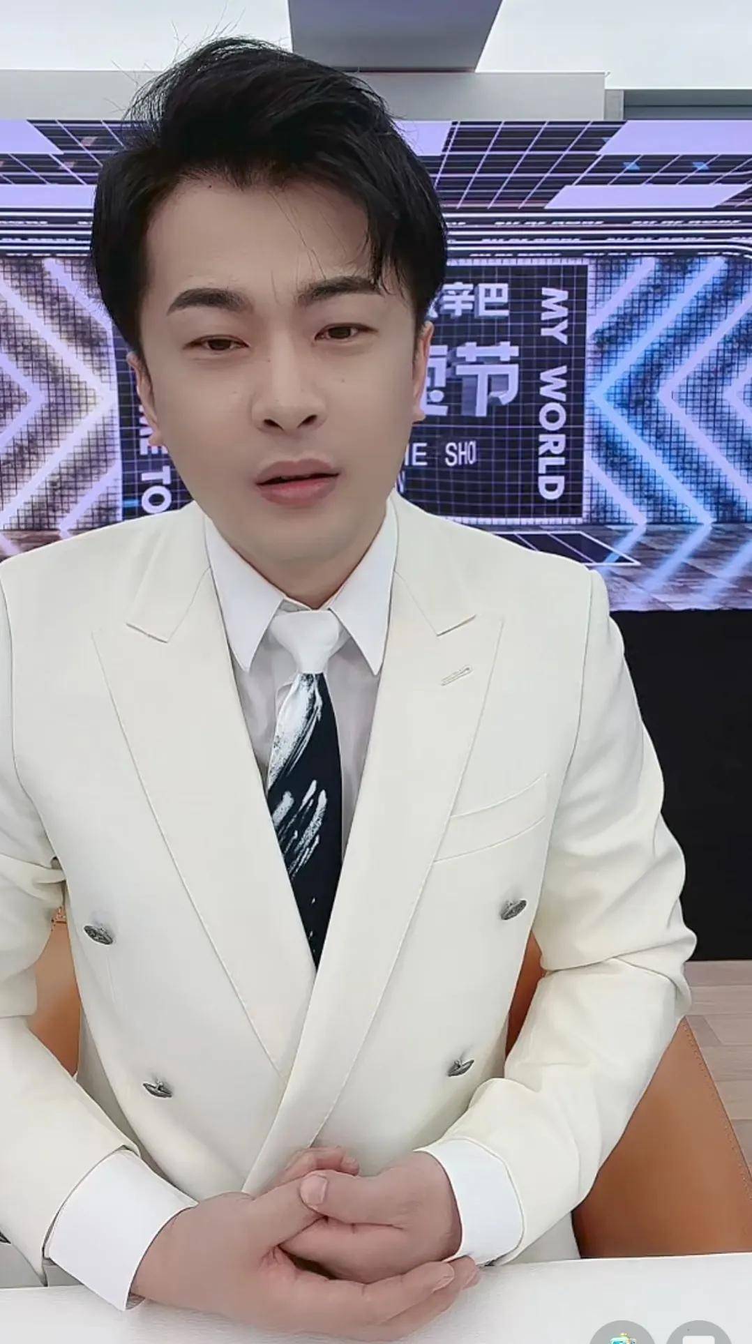 方丈和辛巴决裂后,说全网都是朋友,结果不是酒肉朋友就是牌友_辛有志