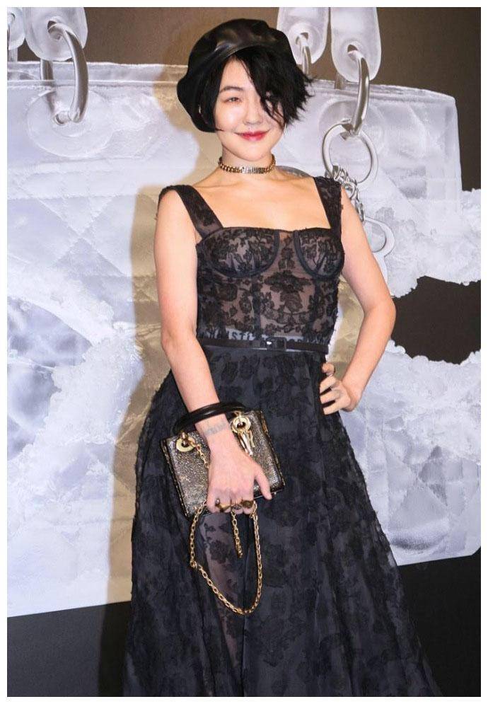 小s发型不走寻常路!