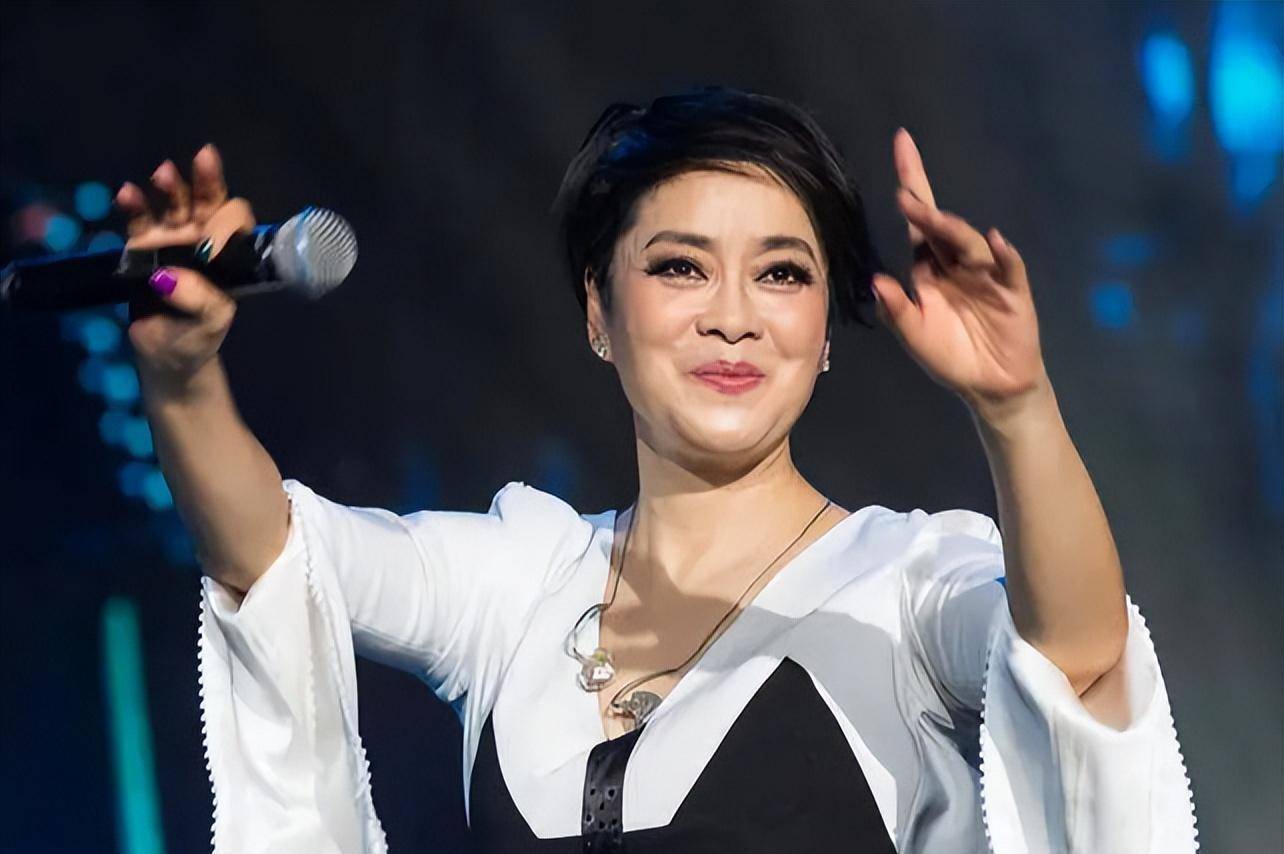 解直锟离世后260亿遗产给他人打理,毛阿敏和女儿的选择让人泪目_生活