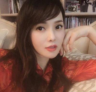 52岁爆红的伊能静，事实有什么魅力，能获得婆婆和老公如斯疼爱？