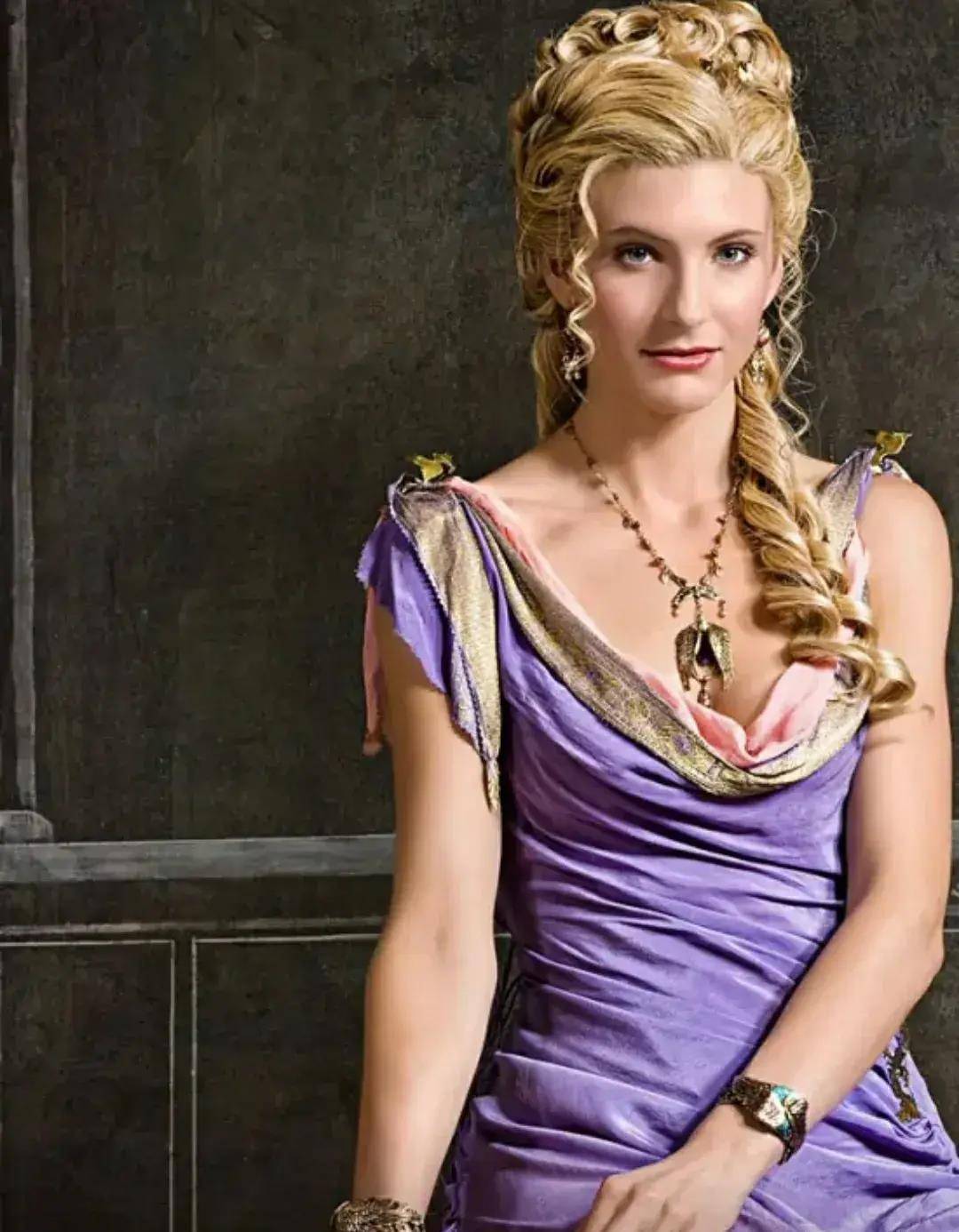 不可否认的是,《斯巴达克斯:血与沙》是了一部经典的电视剧,杀戮,血腥