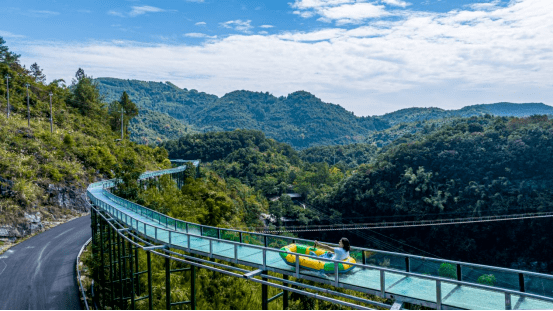 官也陆续出品了乡村攻略,发布了旅行vlgo,推出河池罗城"微旅游"线路等