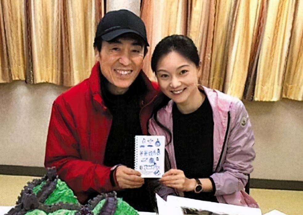 张艺谋娇妻晒照被赞人生赢家,没人知道她为一纸婚书付出多大代价_陈婷