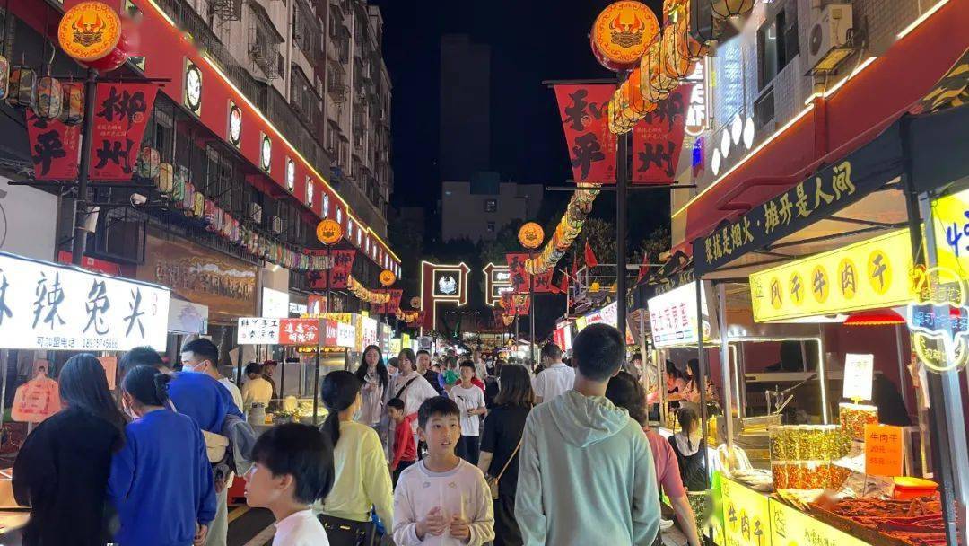 郴州人的答案里有往事如烟的东风路,有资深选手兴隆步行街,有文化满分