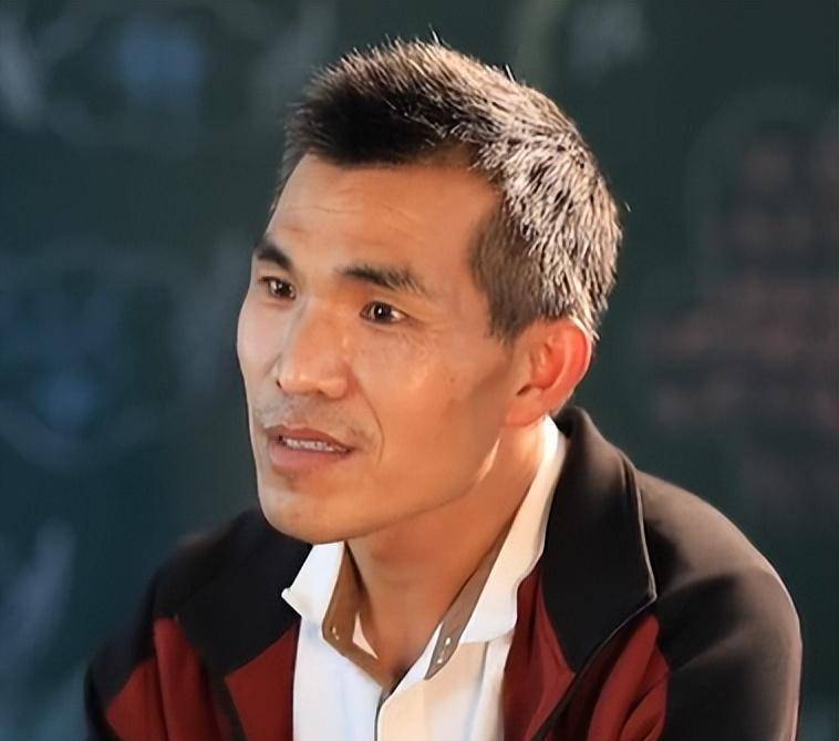 最美"校长爷爷",这位80后白发校长的故事,应该被更多人看到_张鹏程