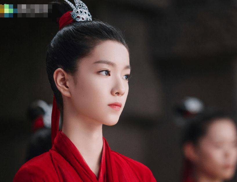 庄达菲在《三生三世枕上书》中出演的是洁绿一角,她是比翼鸟族的郡主