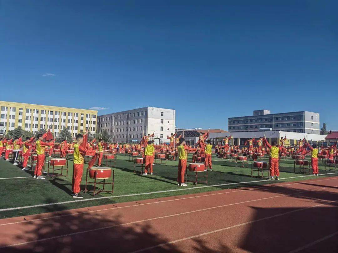 以艺载德,以文化人——新惠二中举办第24届校园文化艺术节暨艺体社团