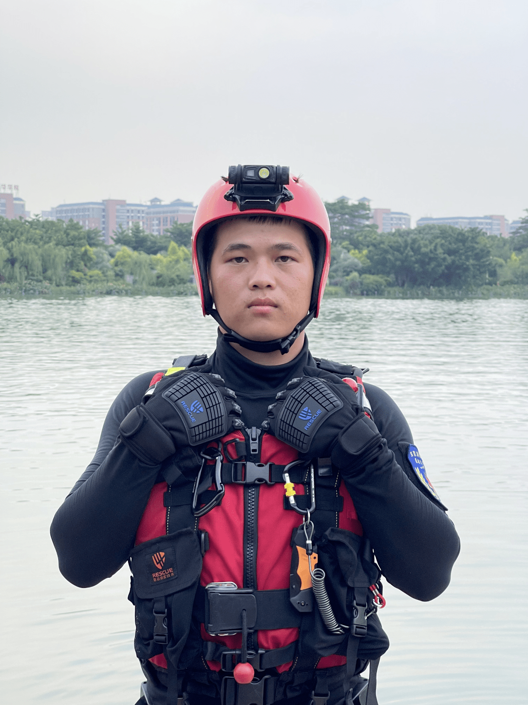 空气潜水(c)轻潜证,国际一星级潜水员证,东莞支队初级激流救援技术证