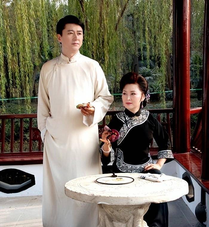 黄梅戏表演艺术家吴亚玲,年轻时也是一枚大美女!她的近况如何?