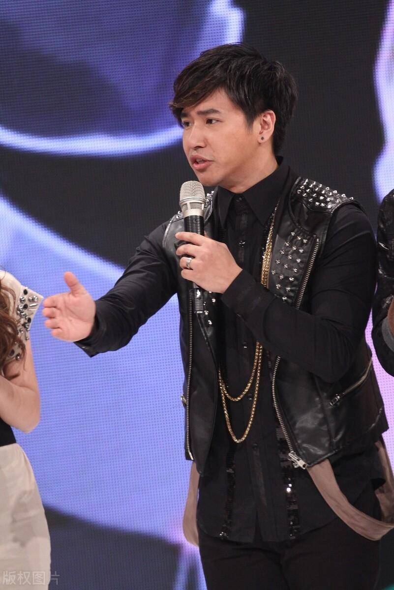 《天天向上》主持人欧弟正式加入德云社 拜师郭德纲成为"龙字科"第