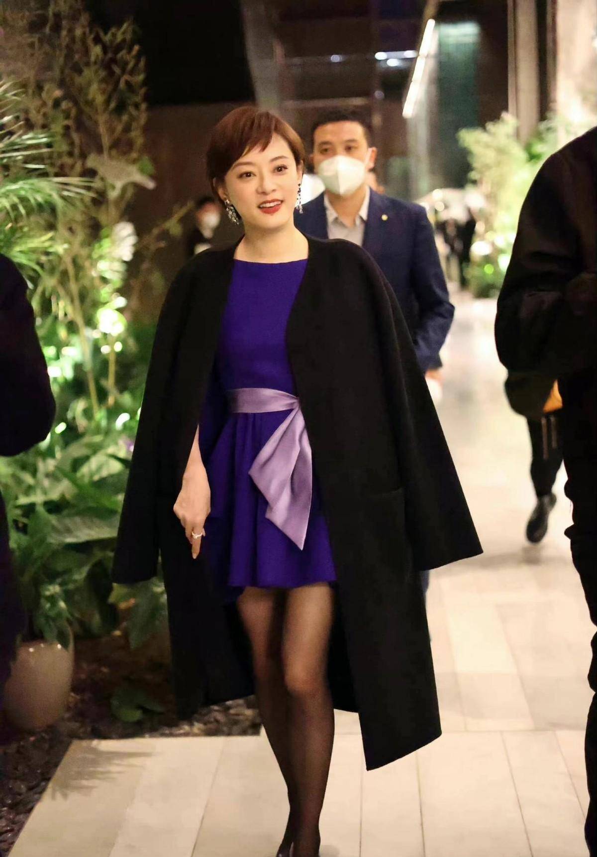 穿高定配黑丝造型翻车,状态却超好_礼服_华伦天奴_风格