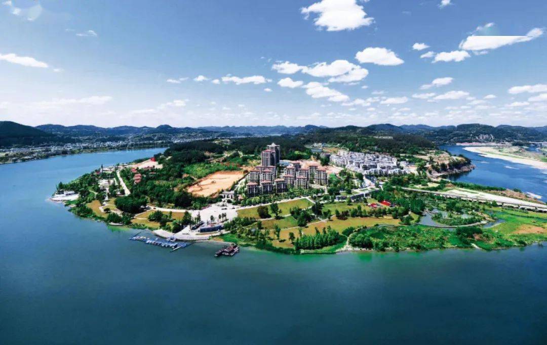 螺湖半岛▲双江村"文宗苑"在螺湖半岛可以赏花游水,沐浴阳光;通馆螺