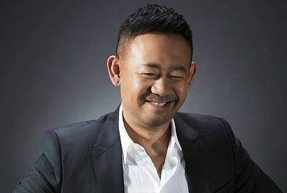 小时候的姜武并不算聪明,4岁才学会说话的他,甚至还一度被别人嘲笑他