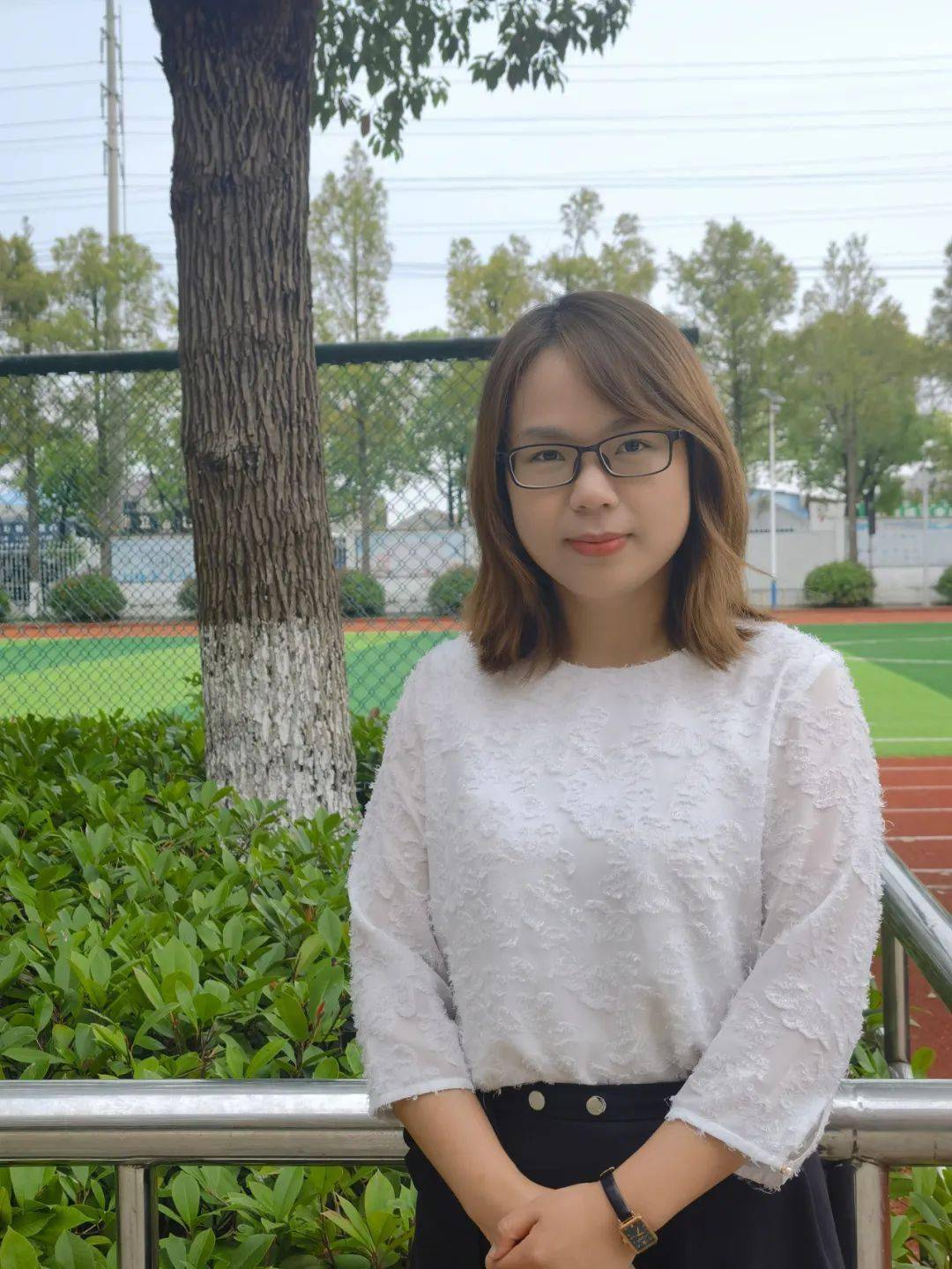 崇明区长兴中学 施磊蕾教育格言:只要眼中有光,心中有爱,必能启迪智慧