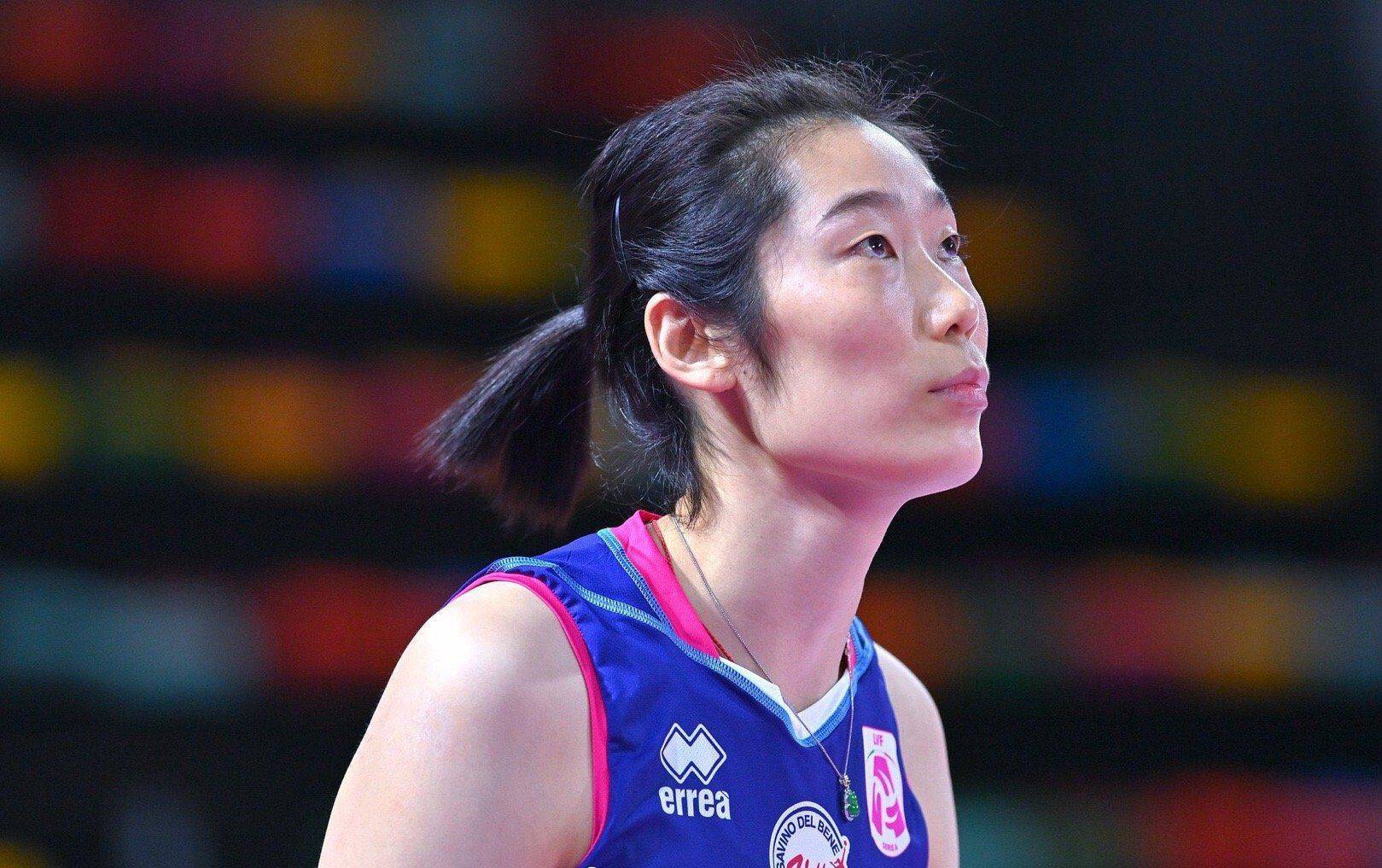 中国女排队长朱婷正式复出,首秀状态不错!蔡斌等到了!