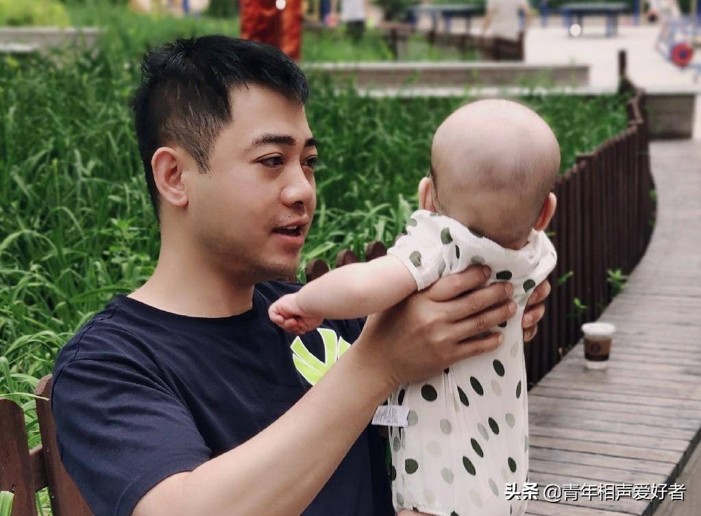 从楼梯上摔下来,后来又被烟花炸到脸,可以说每一次遭遇对孔云龙来说都