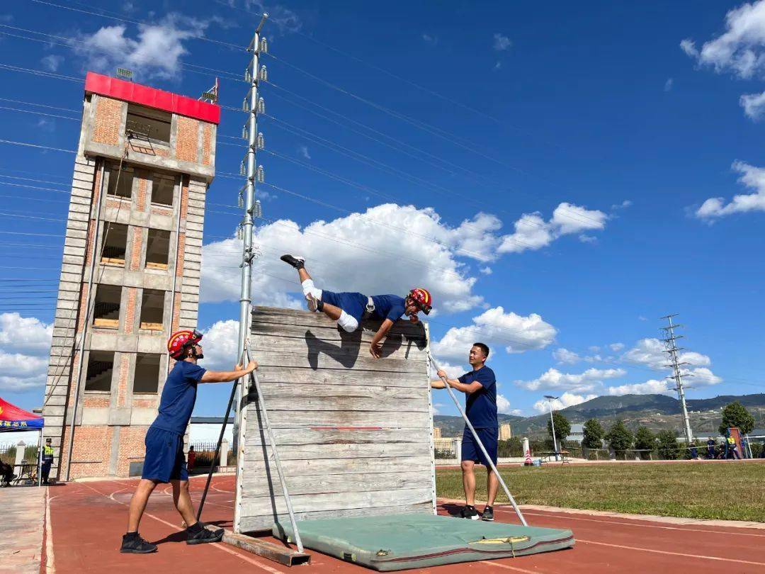 倍力系统制作个人防护装备穿戴锚点制作绳结车辆事故营救操枪炮协同
