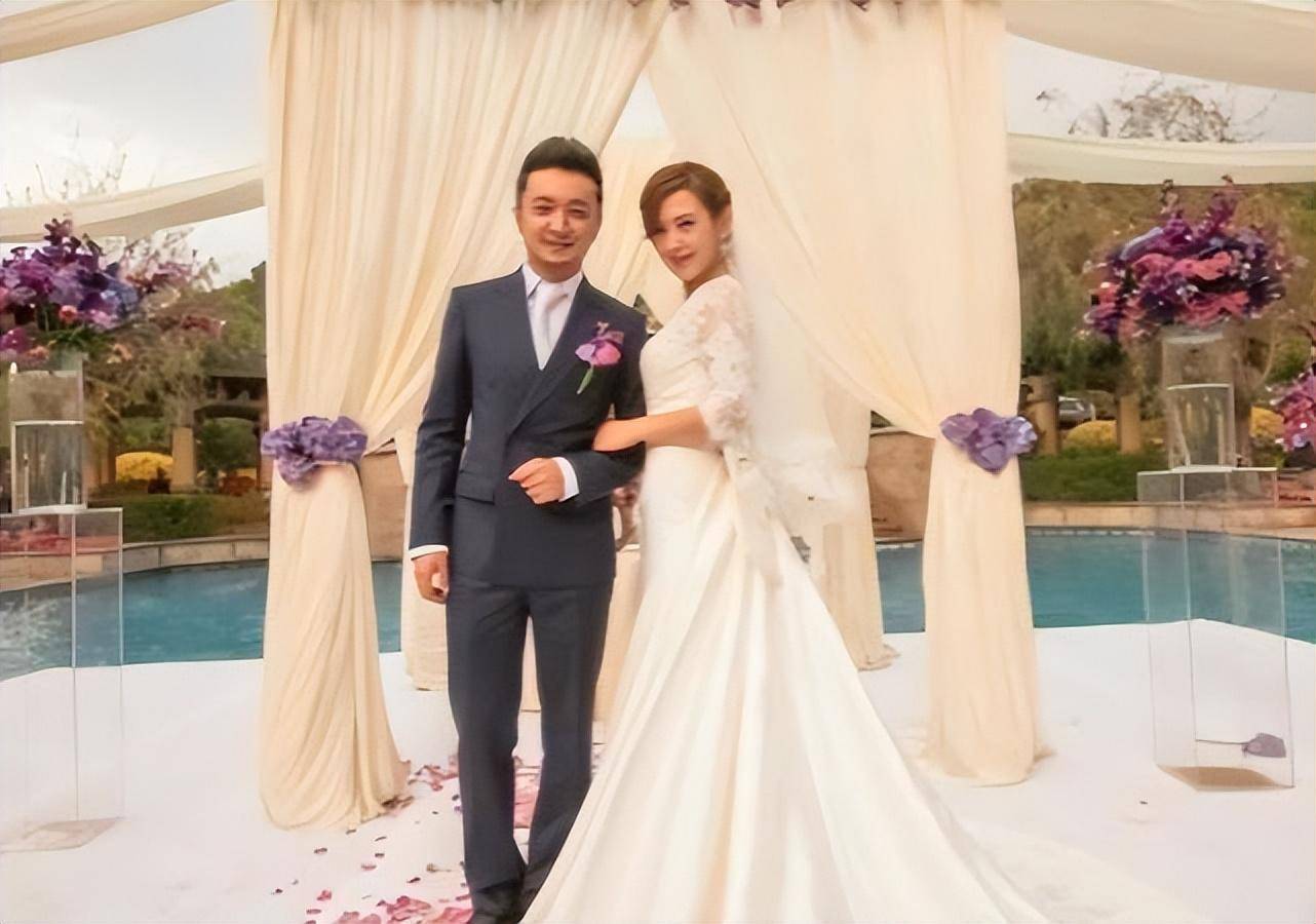 两天之内5个桃色瓜:许嵩疑恋上小14岁女主持,28岁男偶像当小三