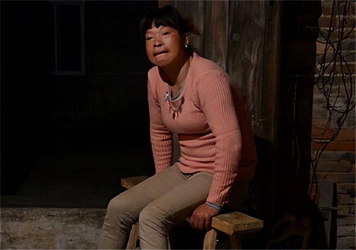 上身女人下身男人,为避险独居深山40年_阿华_父亲_奶奶