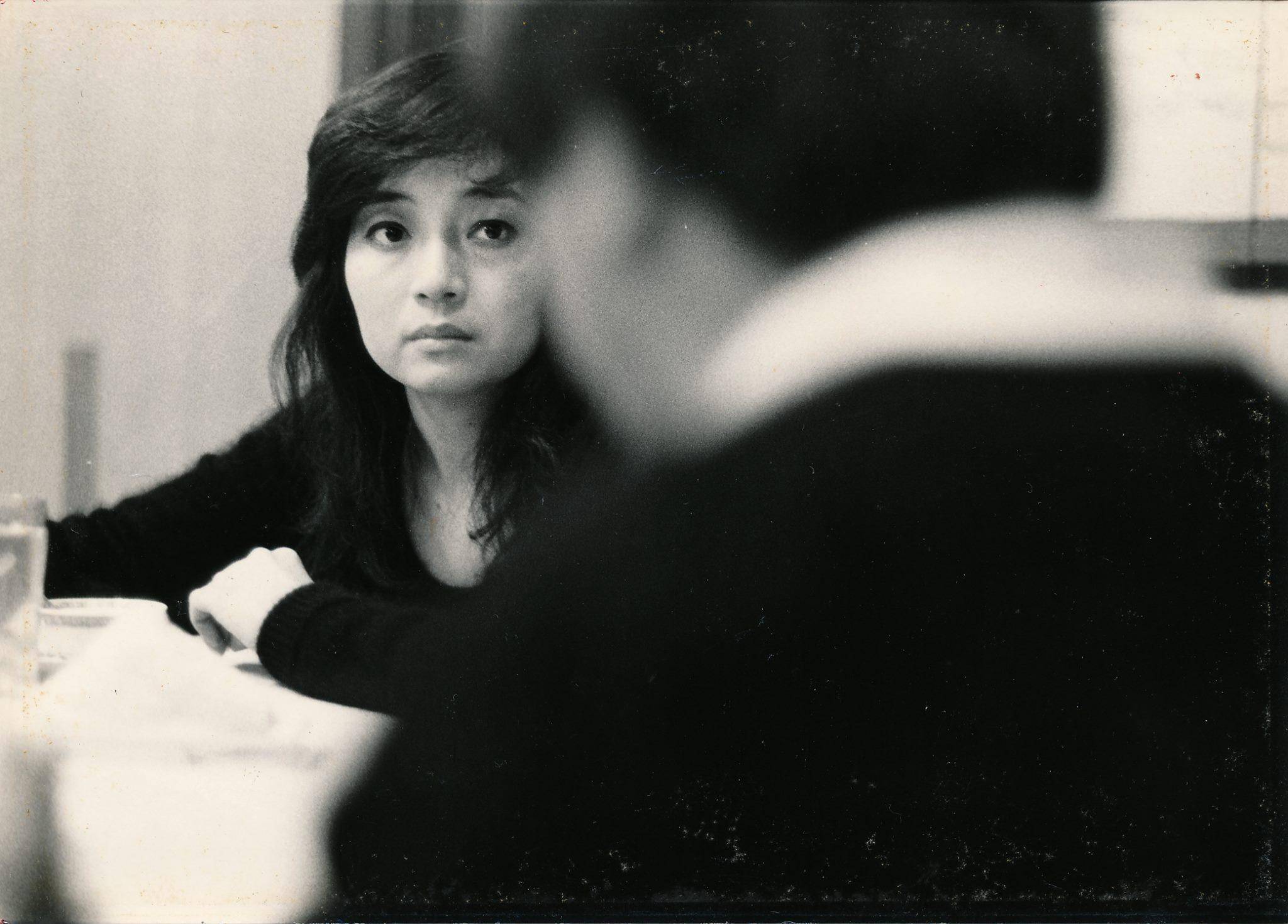 "1969年,徐绍峰在歌舞厅唱了一首歌,就给一个男人下了名片.