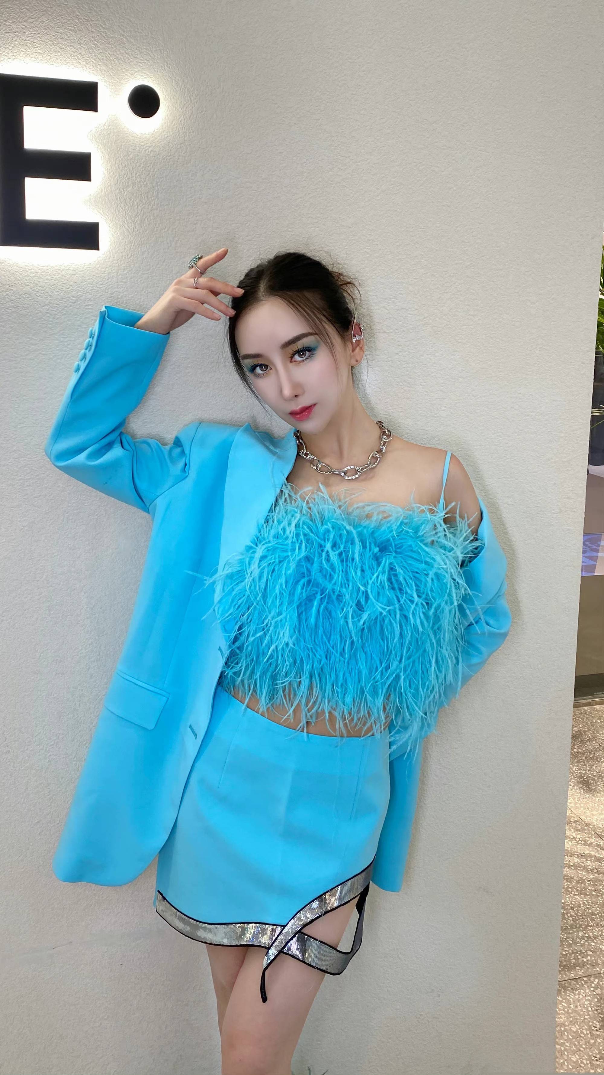 盘点2022影视歌三栖全才明星艺人邹晶晶的一组生活时尚写真_演艺_来源