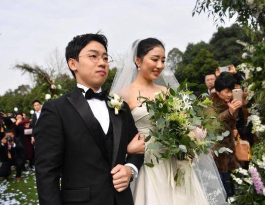 邹凯:身高只有1米58,获得25枚奥运金牌,退役后娶走体坛女神_中国体操