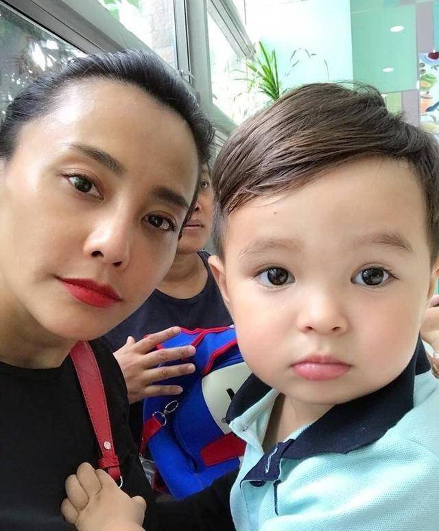 女儿漂亮,儿子帅气,老公英俊,一家都是高颜值,马雅舒才是真正的人生