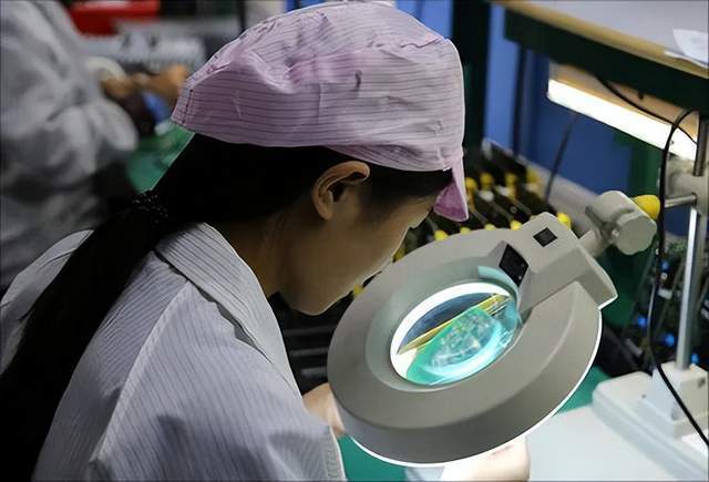 劳动强度大,受人工经验和主观因素的影响大,而基于ai工业缺陷检测系统