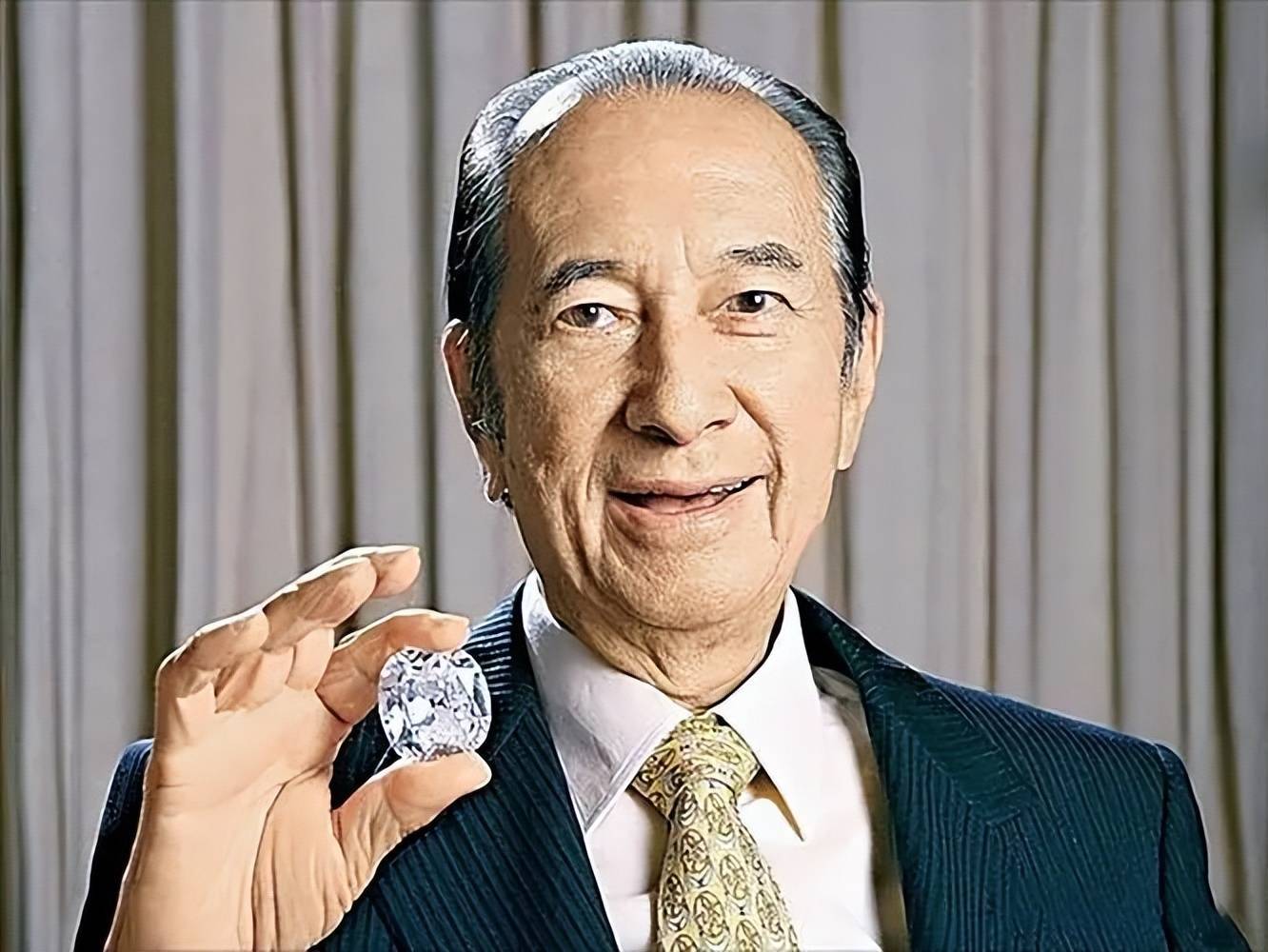 然而不管怎么说,叶汉也是澳门赌界一代风云人物,所以总想做些事情挽回